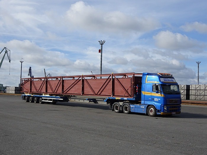 33 metriä pitkä kuljetus: lauhdutin 46 tonnia.